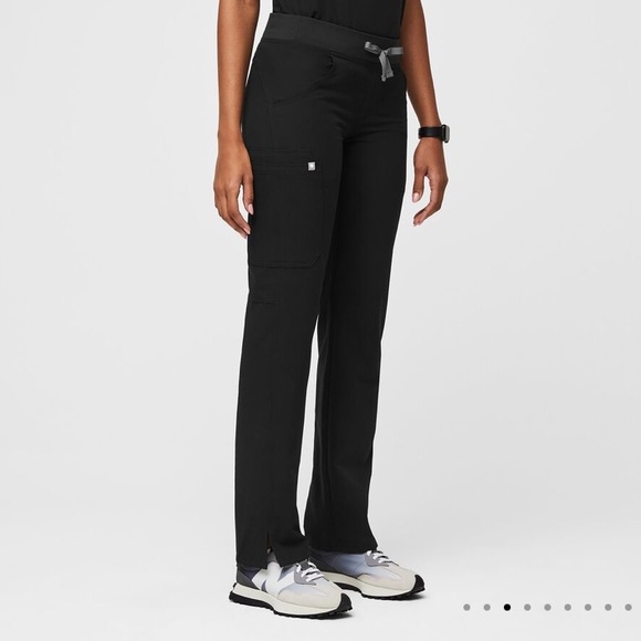 FIGS MEDIUM TALL women's Black Kade - Tall Cargo Scrub Pant - Picture 1 of 5
